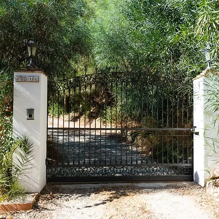 A Natural Retreat מלון